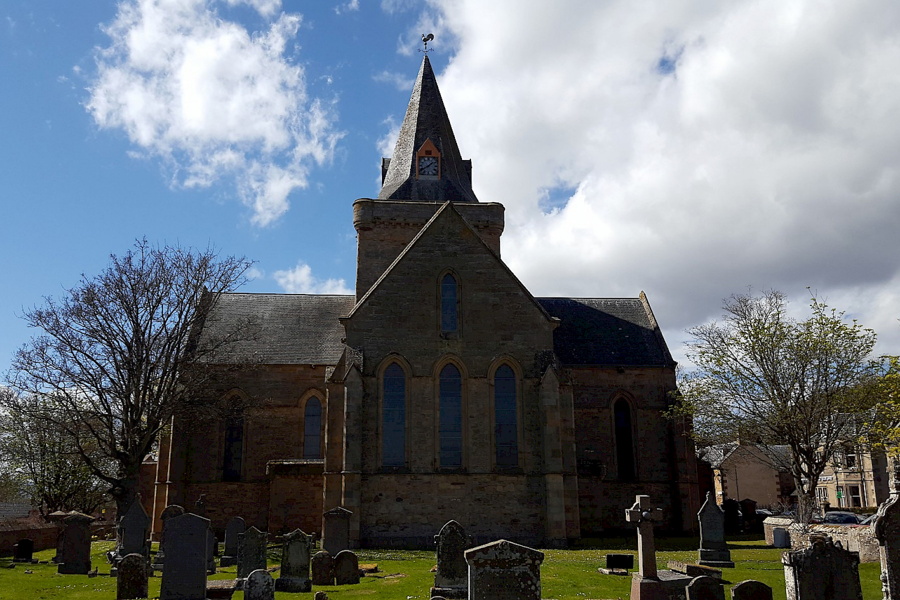 Dornoch Image: Cathedral with graveyard in town square