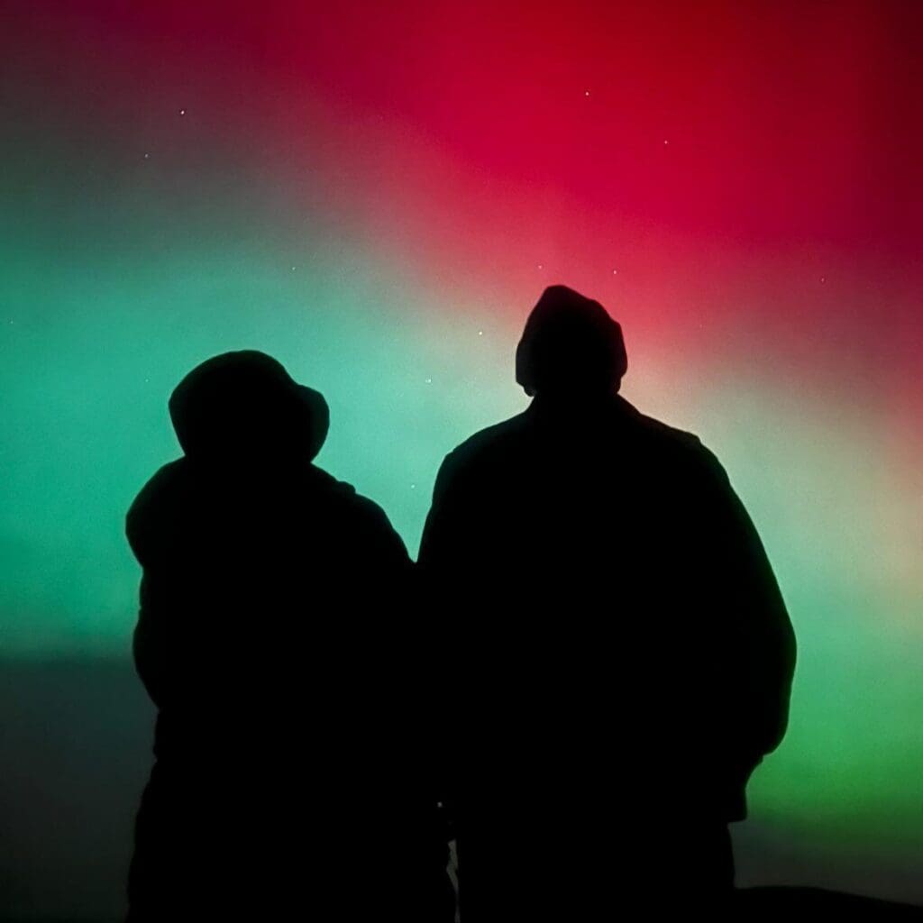 A couple under the Northern Nights in the North Highlands, a romantic experience on the North Coast 500