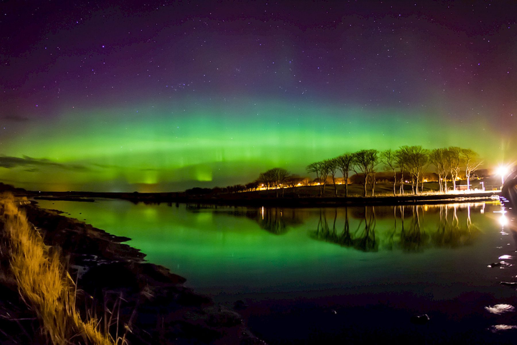 wick_riverside_at_night.1800x1200