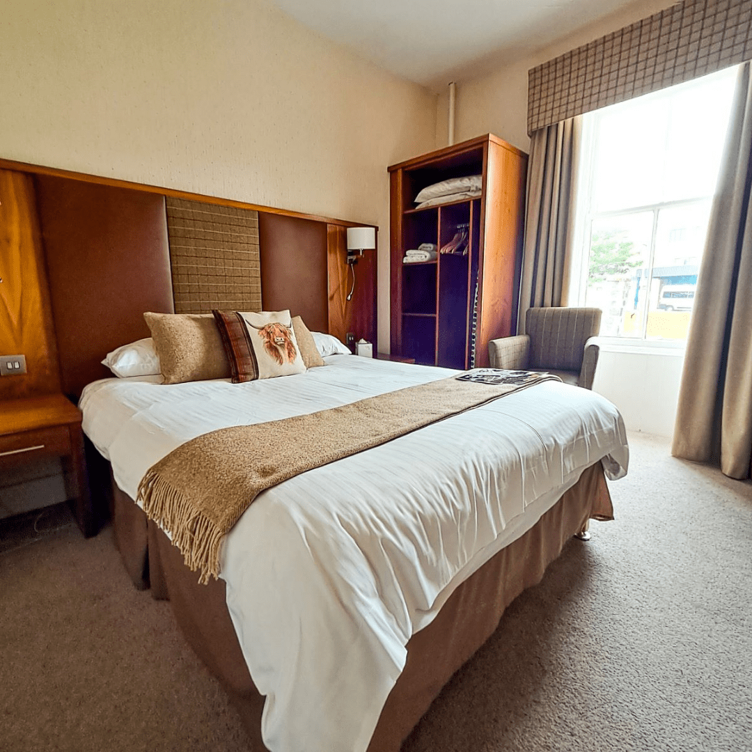 A double room at Mackays Hotel, located in Wick, Caithness