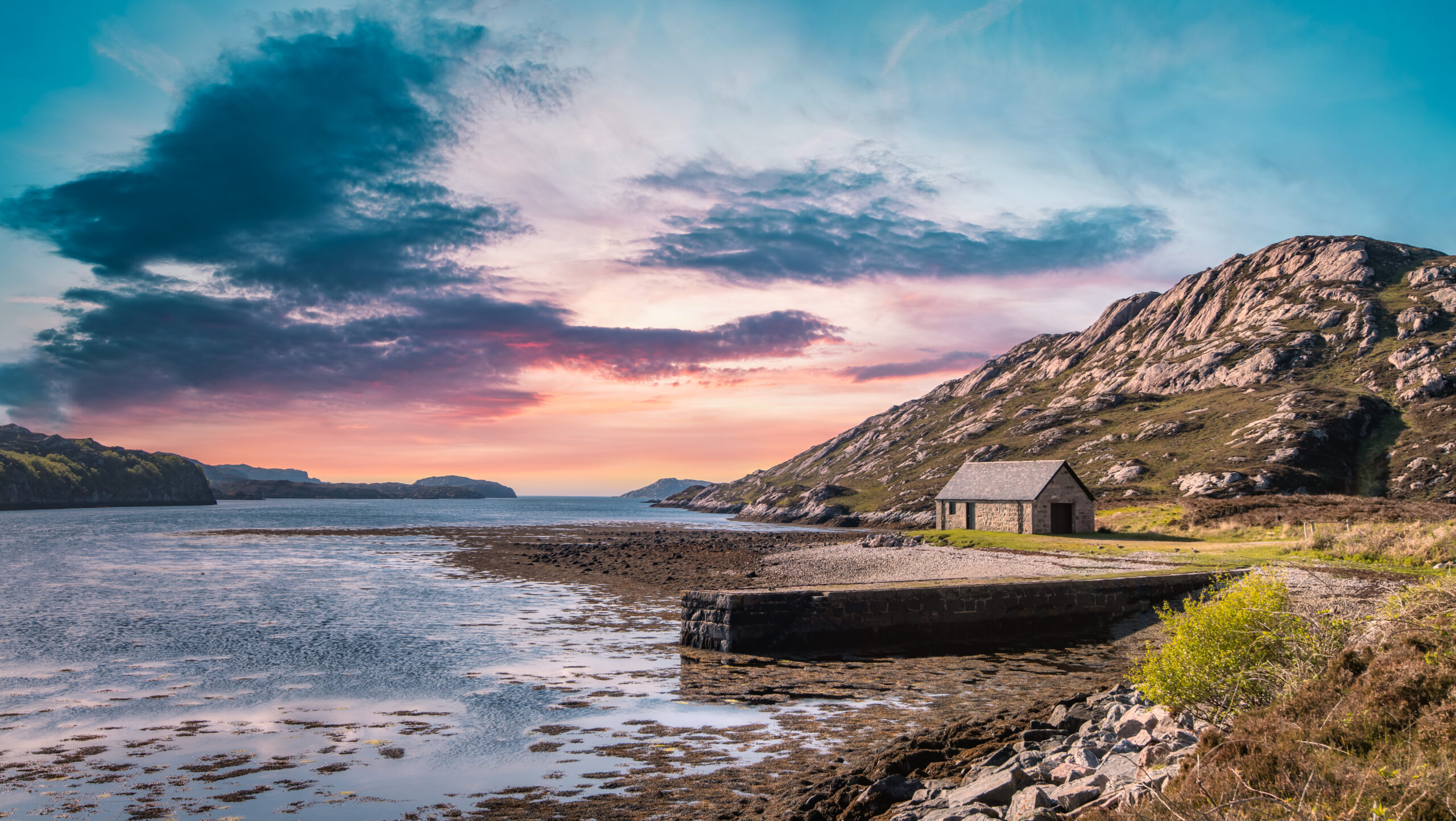 Loch Laxford is a sea loch which is located amongst The North West Highlands Geopark. The significant area is protected and attracts tourists and geologists who explore the rocks, mountains and scenery.