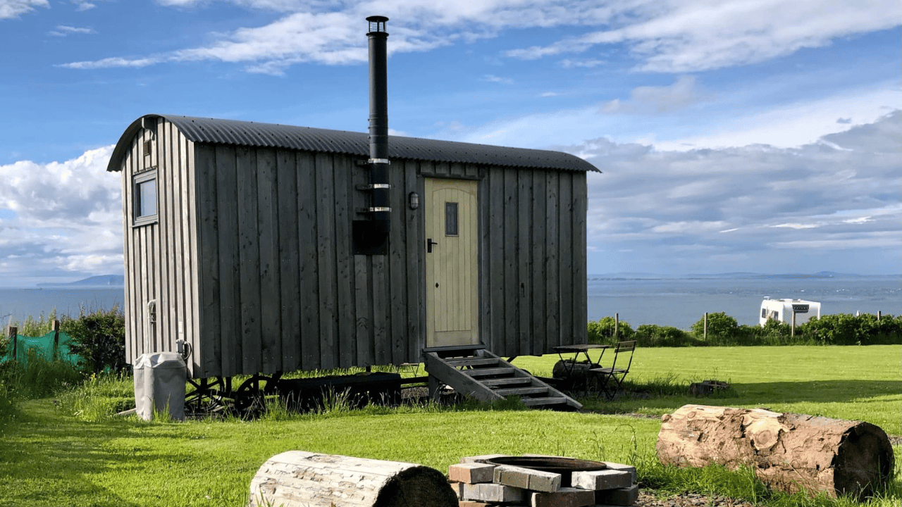 A cosy glamping hut on the north coast of Caithness, in the North Highlands